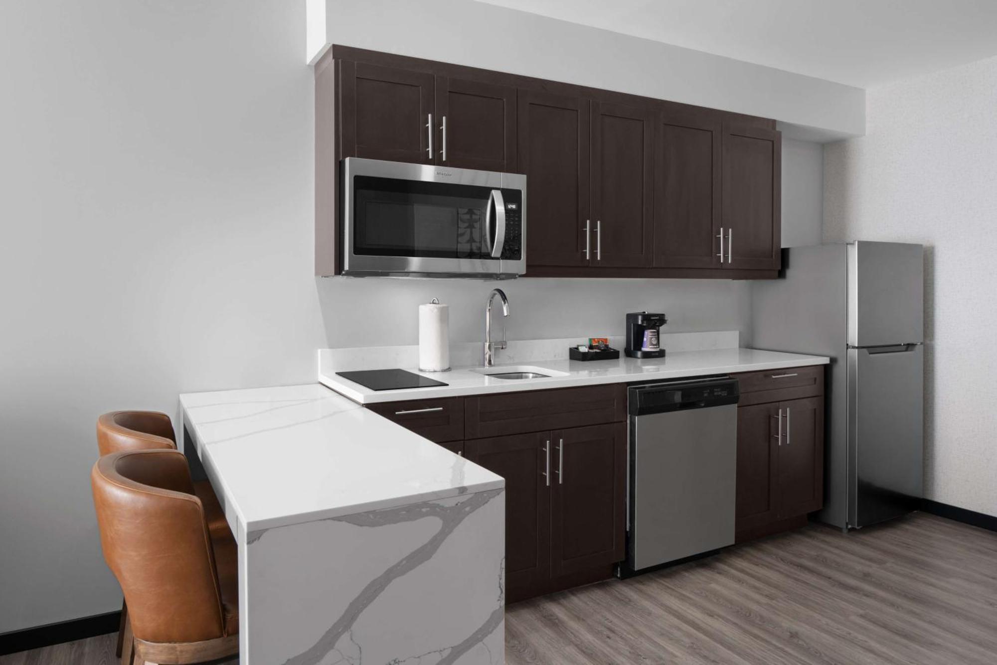 One-Bedroom Queen Suite with Two Queen Beds,1545045118:JPEG